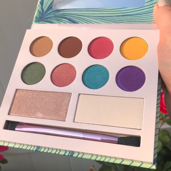 New LAURA MAKEUP LABS - Eyeshadow Palette & Brush - Picture 4 of 15